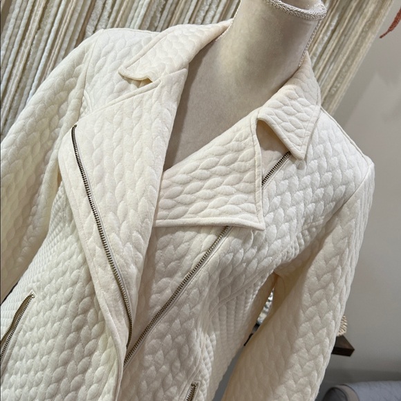 Gorgeous Fabric Moto - Picture 3 of 13